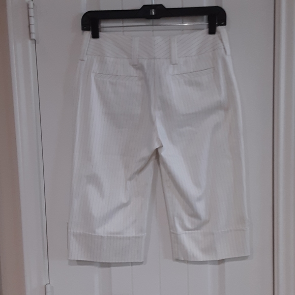 IZ BYER, CALIFORNIA, Chalk Striped, Cotton Blend, Capris, Size 5 JUNIOR - Picture 6 of 9